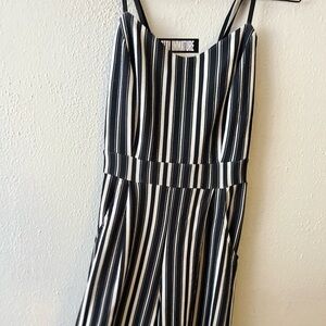 It’s a pretty black and white striped combination. Beautiful, elegant and new.